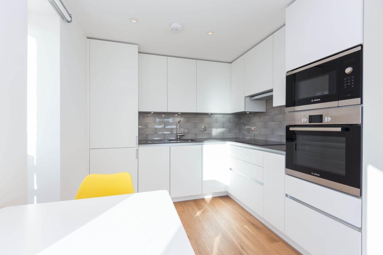 Spacious & Modern 1 Bedroom Close To Station In E16 런던 외부 사진