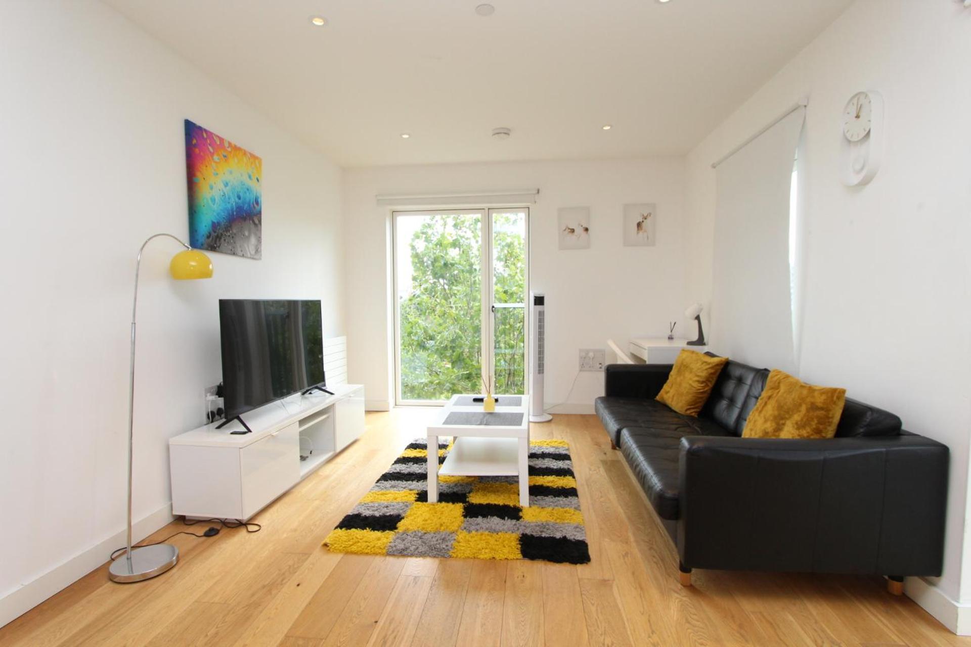 Spacious & Modern 1 Bedroom Close To Station In E16 런던 외부 사진