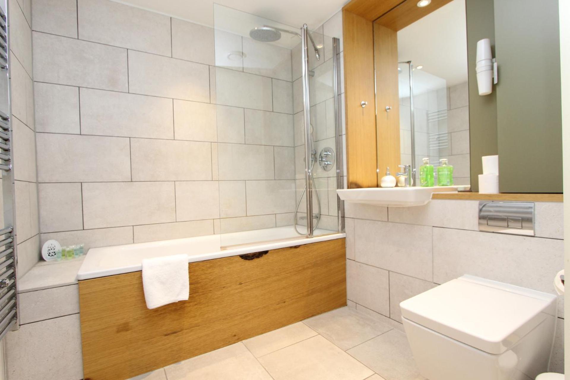 Spacious & Modern 1 Bedroom Close To Station In E16 런던 외부 사진