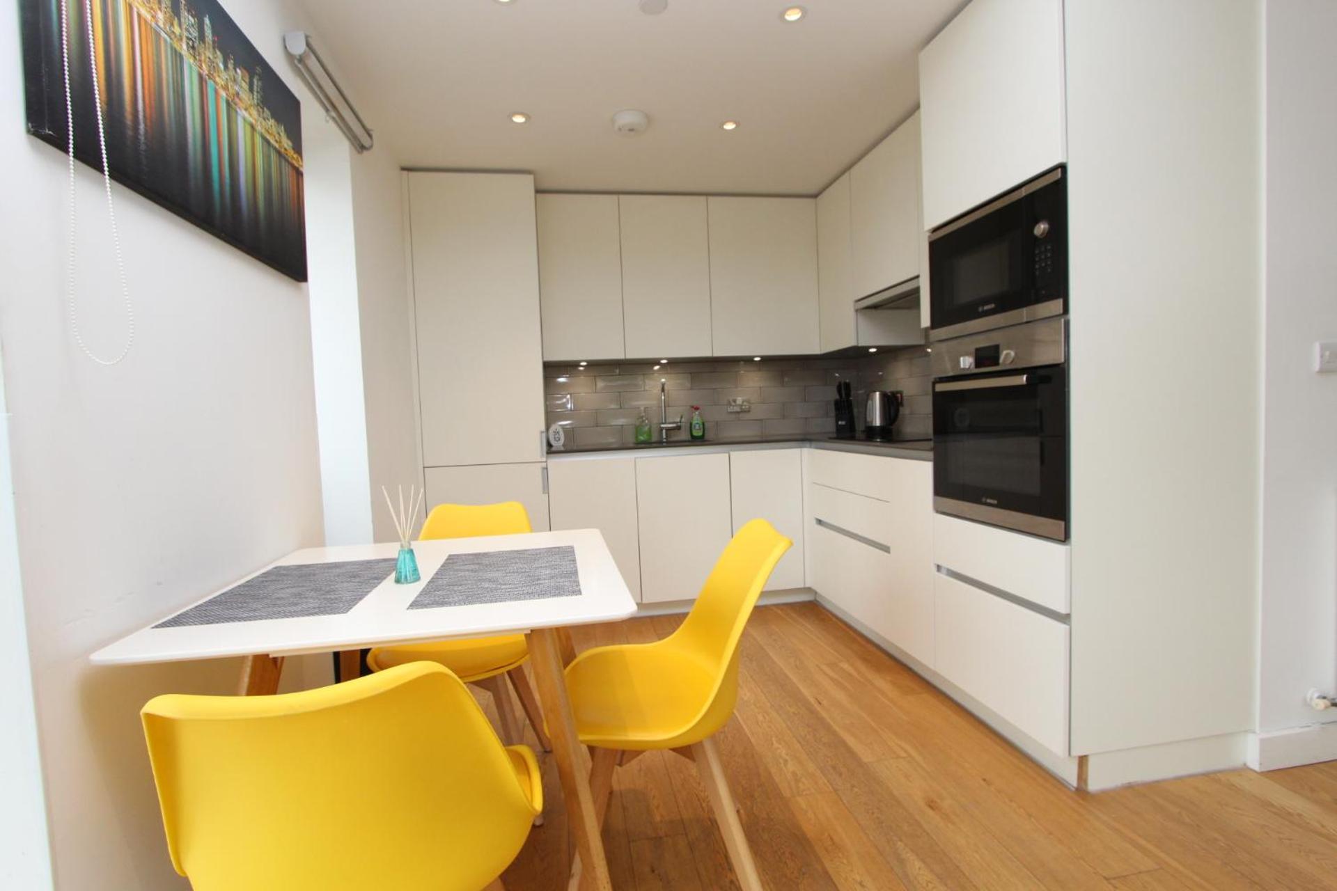 Spacious & Modern 1 Bedroom Close To Station In E16 런던 외부 사진